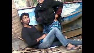 Desi couple caught fucking outdoor