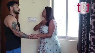 Fun with big milky boobs of desi aunty