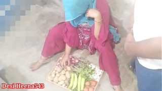 horny vegetable saler bhabhi having sex with her costumer